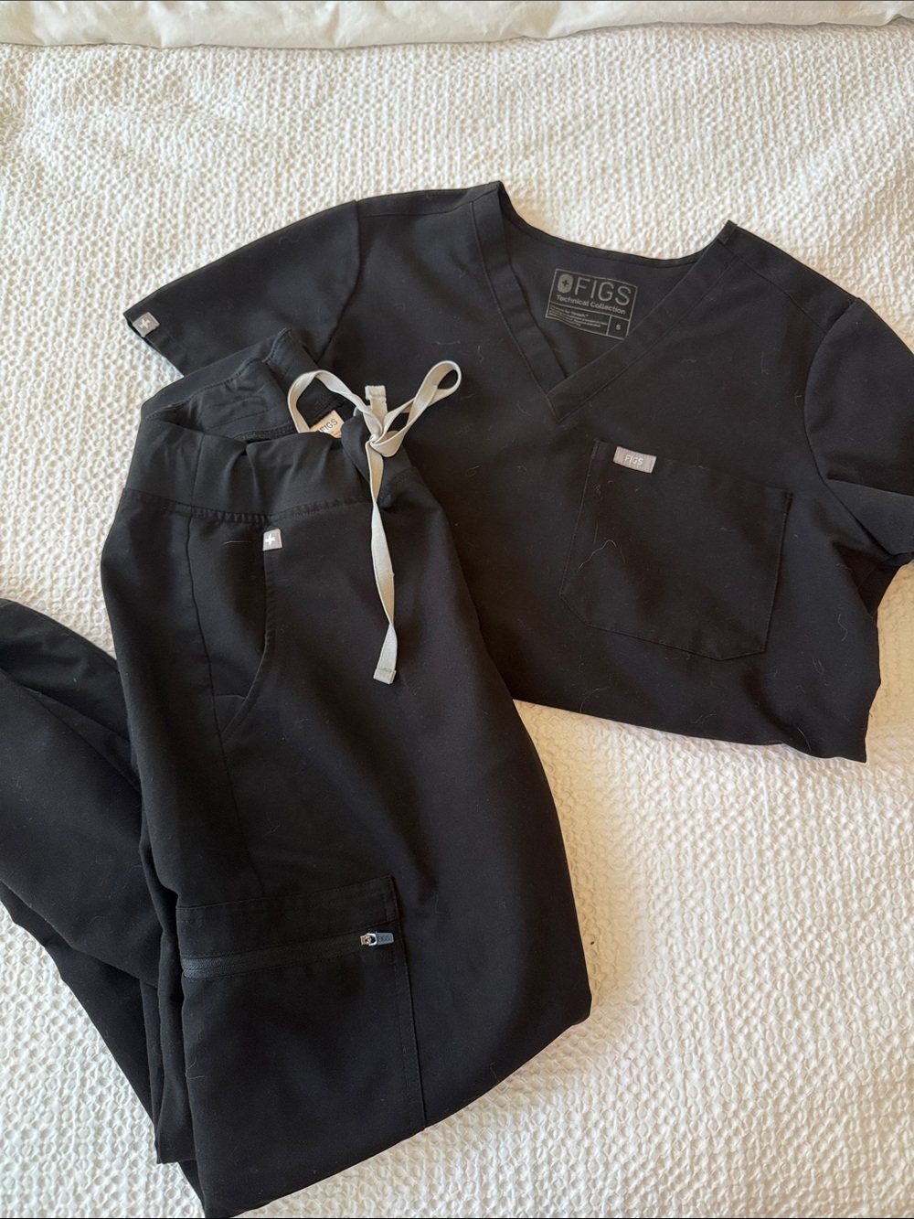 FIGS Black Scrub Top & Pants Set
